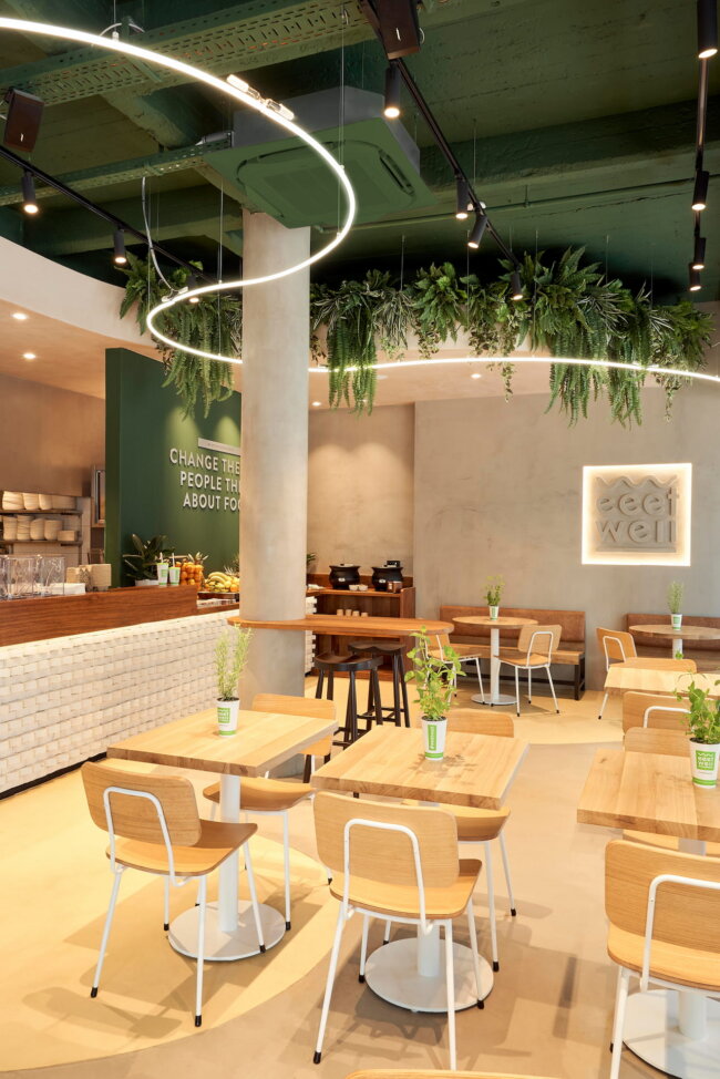 Warm beige restaurant interieur afgewerkt met Stoopen & Meeûs Stuc